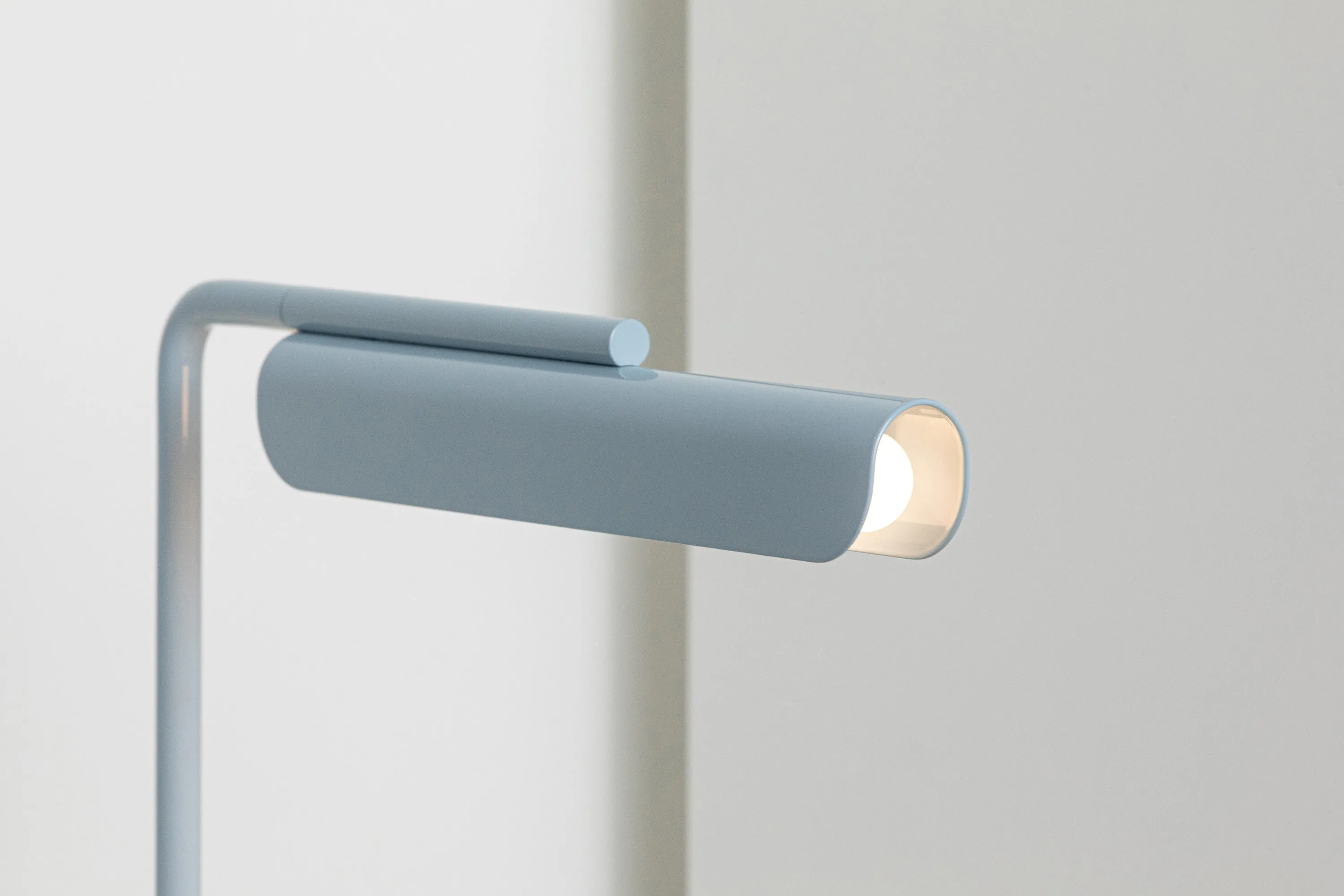 Louey Table Light Reef