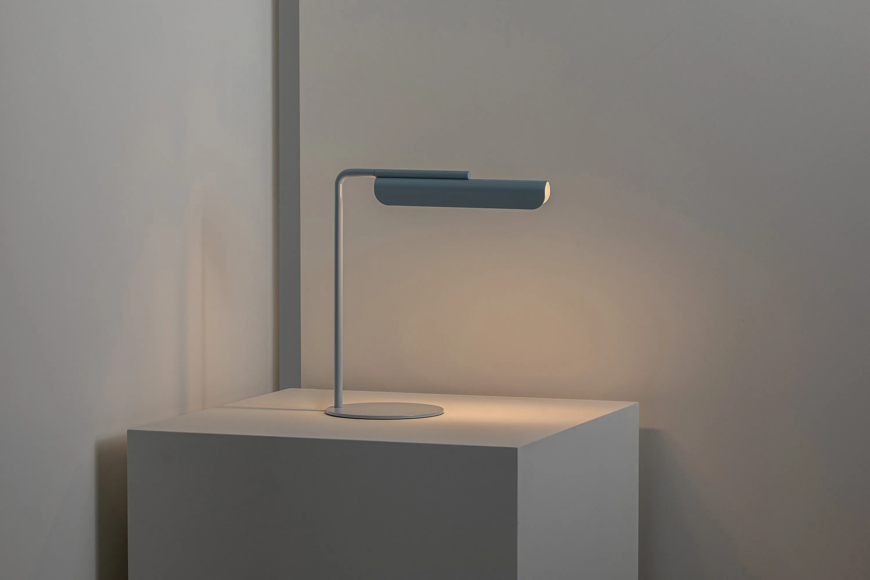 Louey Table Light Reef