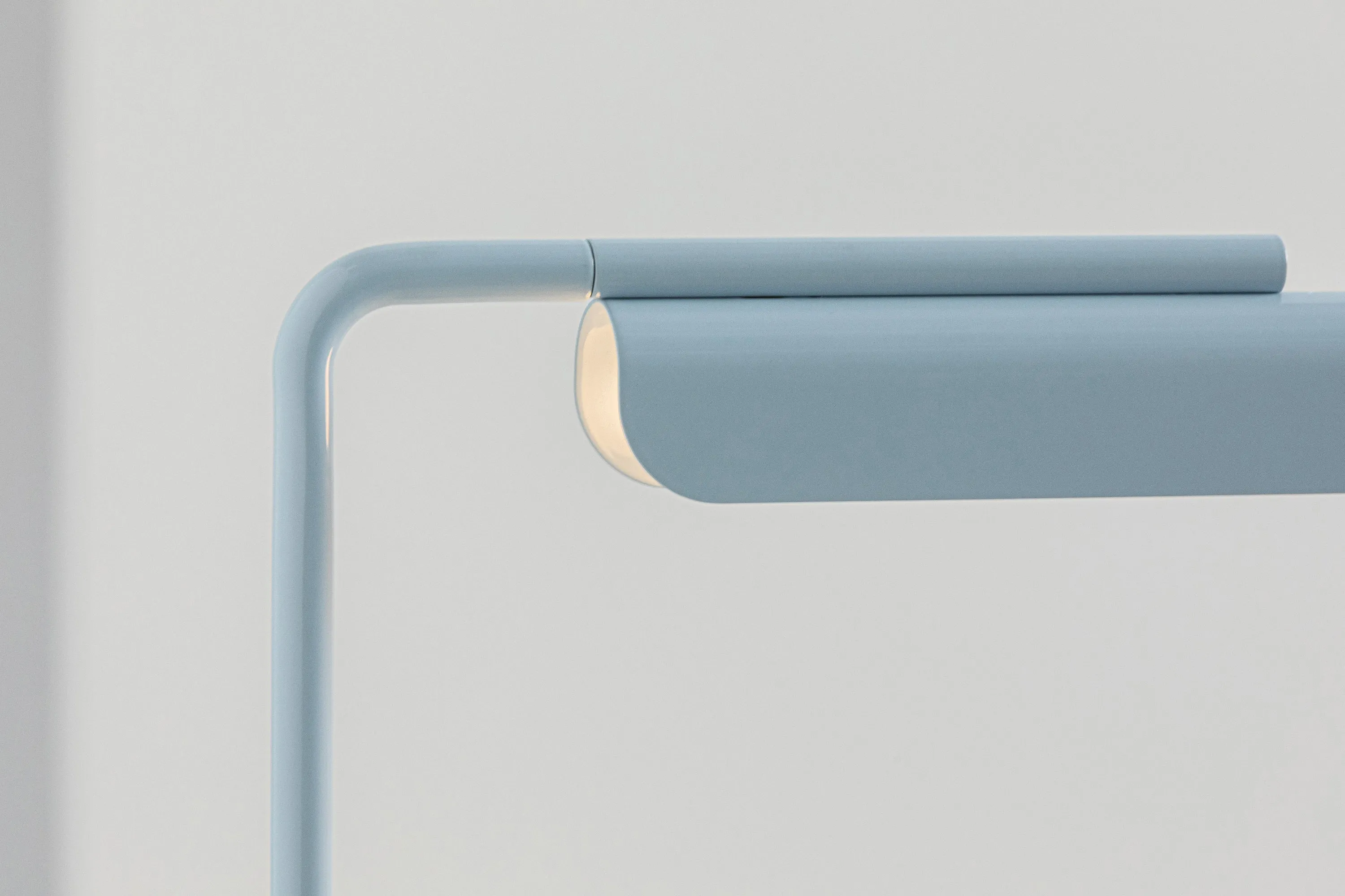 Louey Table Light Reef