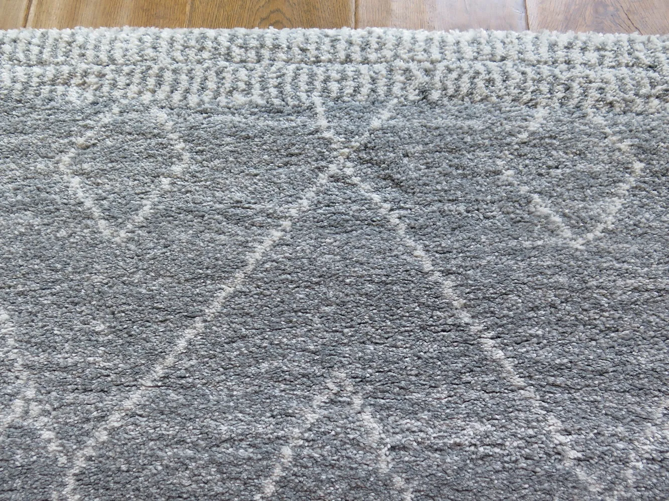 Marjan-Diamond/Rhombus Pattern Geometric Thick Soft Shaggy Rug (Grey/Cream, 120x170cm)