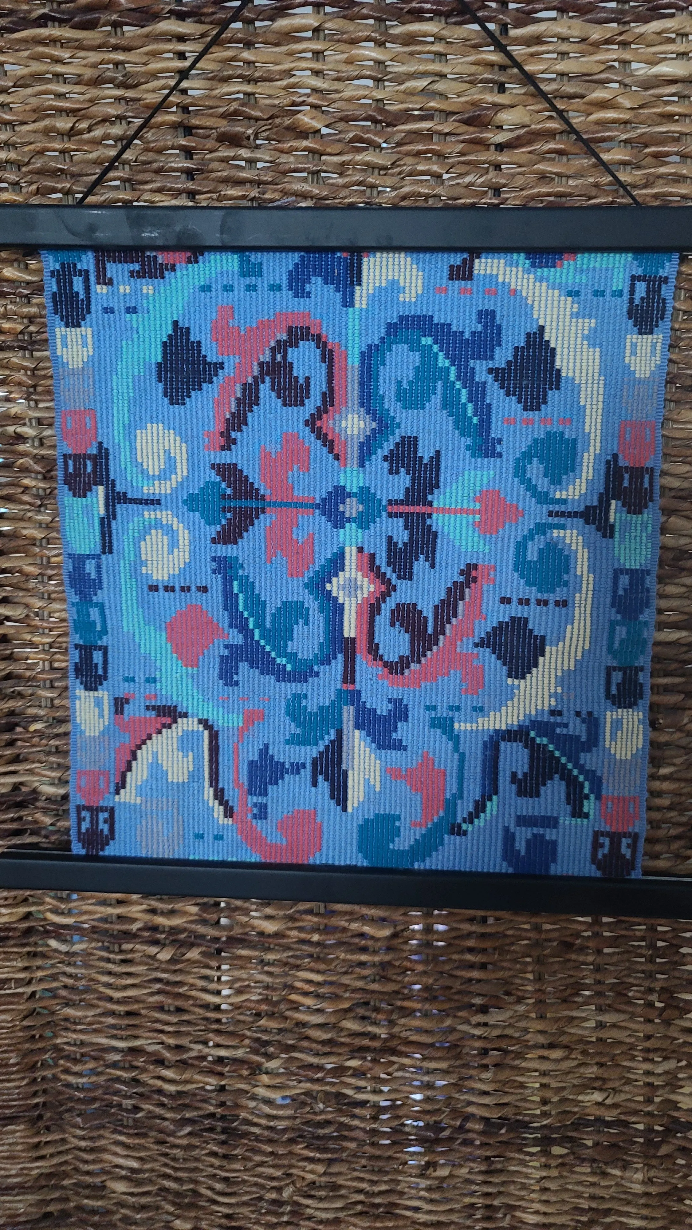 WALL HANGING BABY BLUE BLK